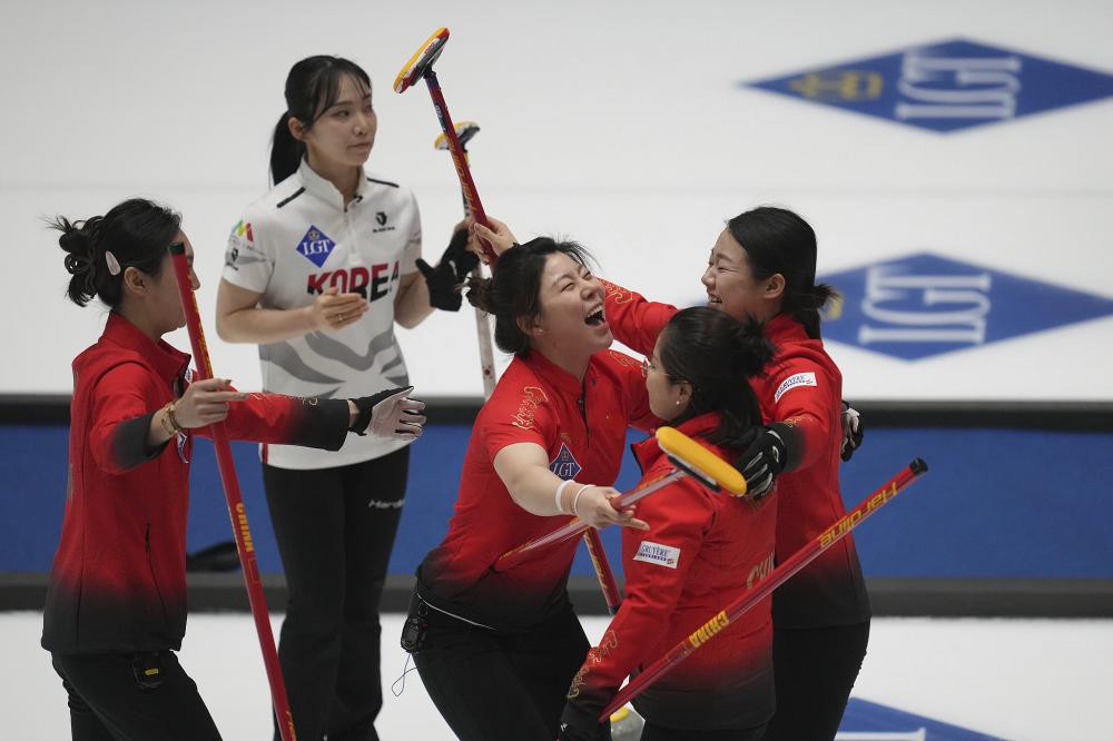韩K2附加赛半场：巴萨尼破门，黄在闰送礼，富川2-0水原